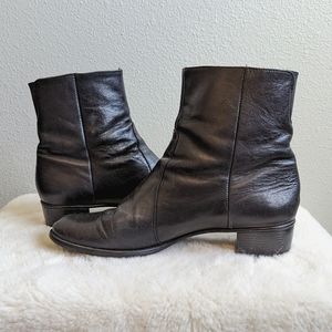 Black Leather Munro American Heeled Zipper Ankle Boots